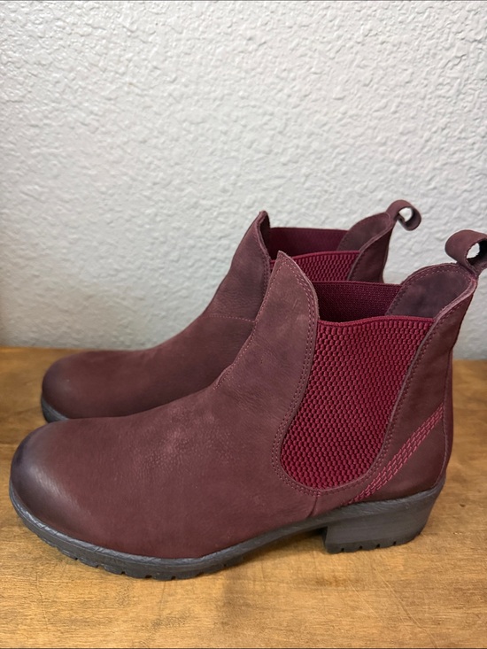 Miz Mooz Shoes - Miz Mooz women’s  Chelsea Boot - Burgundy size 38 7.5/8